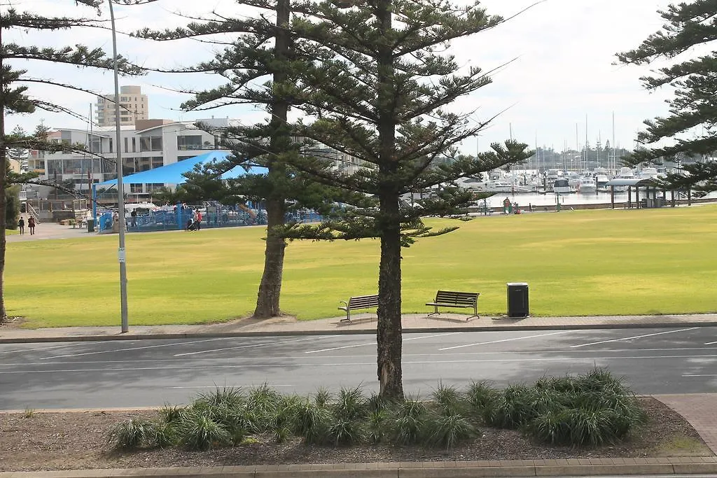 Econo Lodge Dockside Glenelg Adelaide